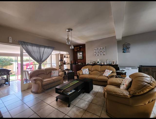 2 BEDROOM TOWNHOUSE FOR SALE IN THREE RIVERS